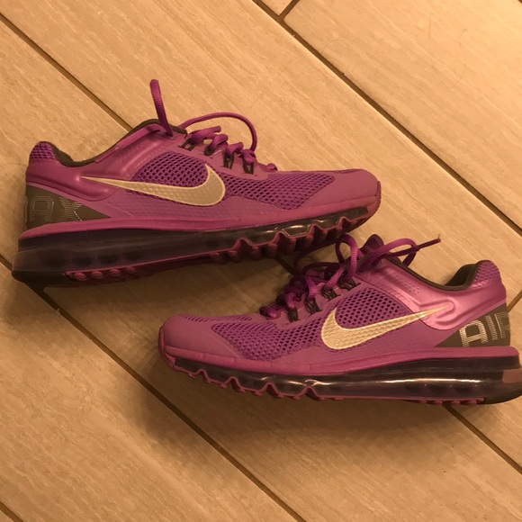 Nike Shoes - Nike Air Max sz 9. Perfect condition. Hardly worn.
